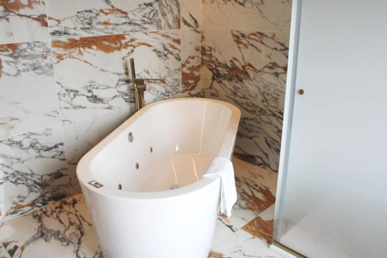 Hospedium Hotel Barometro De Camariñas 외부 사진